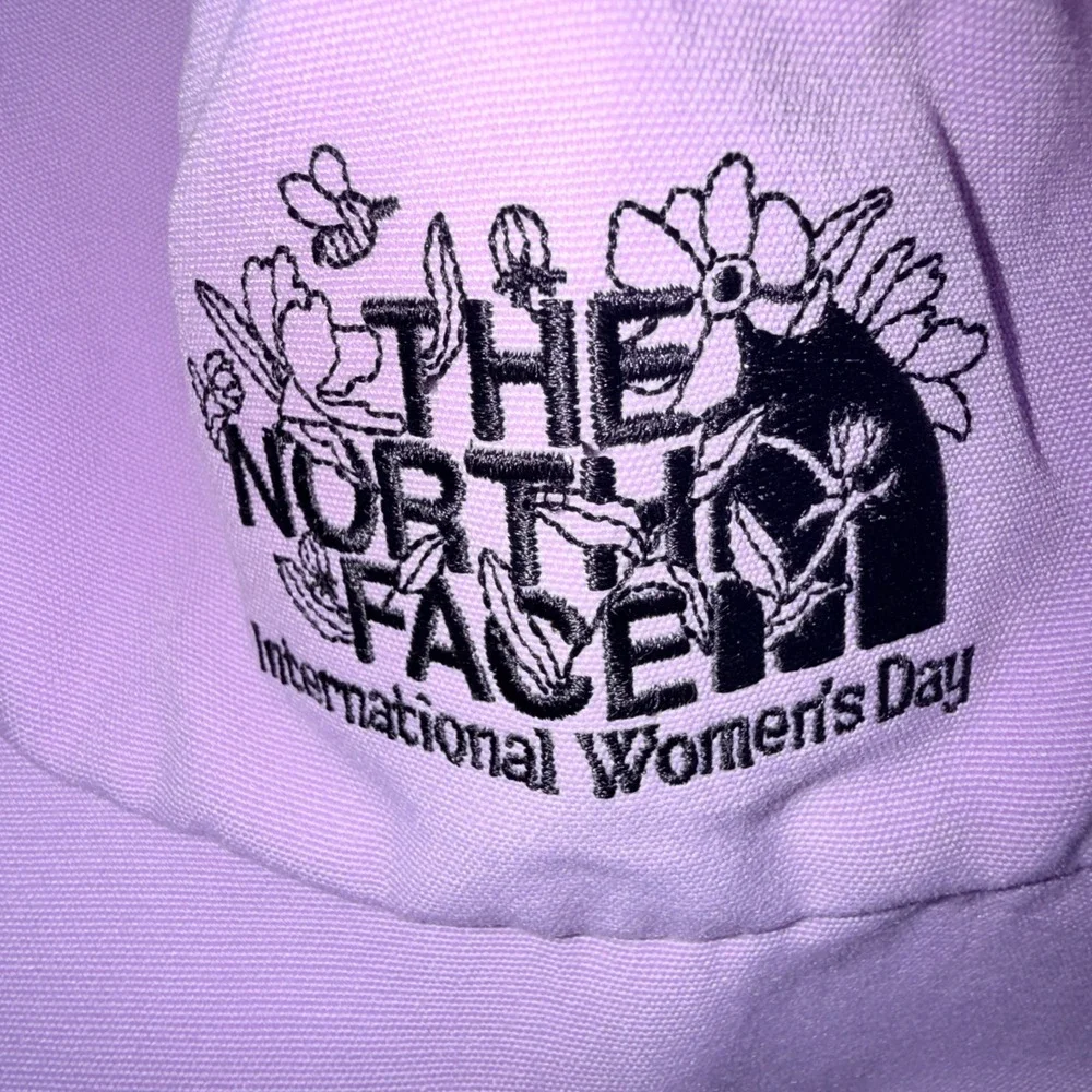The North Face Brimmer Hat Women SM Purple NEW IWD Graphic Recycled NF0A5FX2IFA